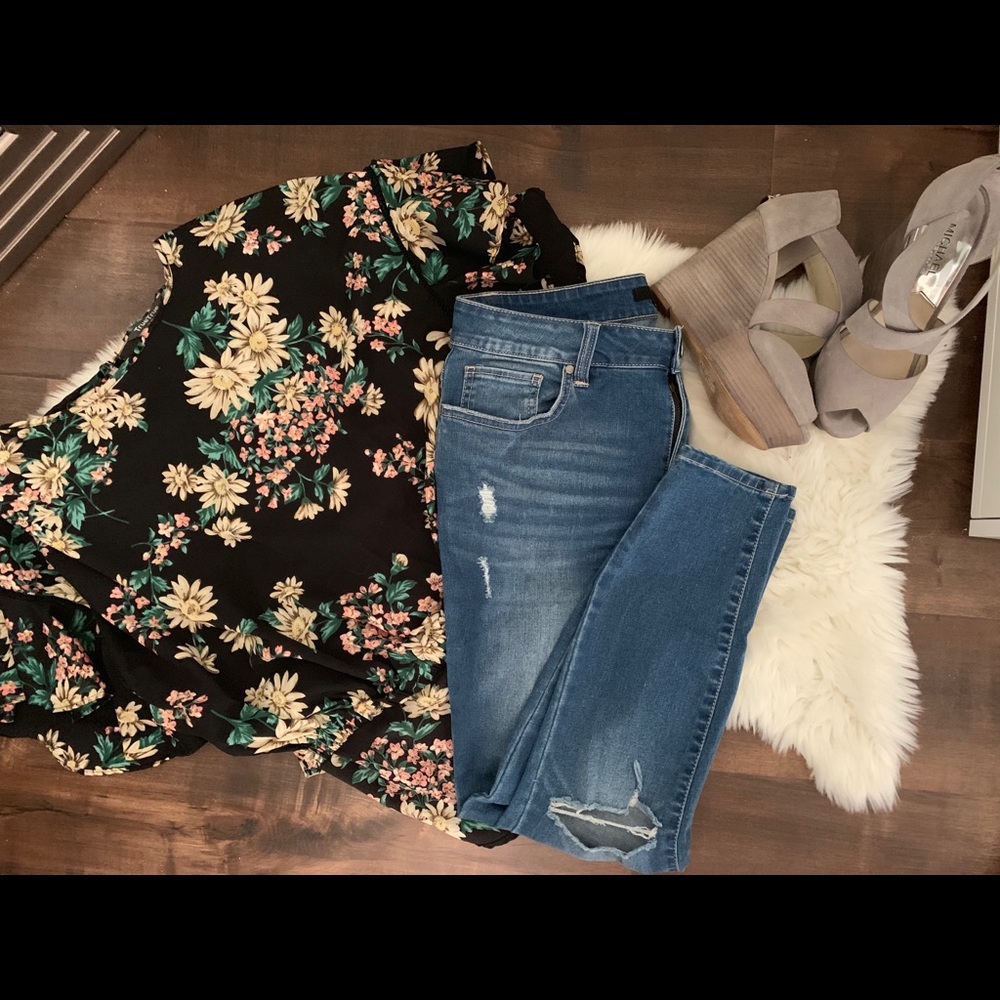 Floral blouse - Picture 3 of 3